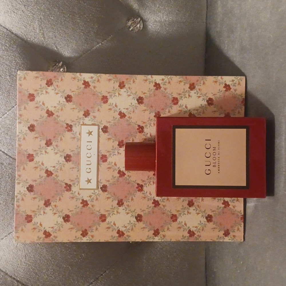 Gucci Bloom Ambrosia Di Flori Perfume & Hardcover Gucci Catalog Book 🩷